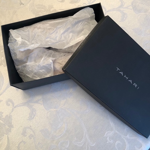 Tahari Sophia heels. 8.5M. Excellent condition. - Picture 9 of 10
